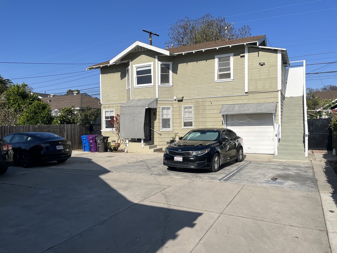 Front of building - 764 Temple Ave