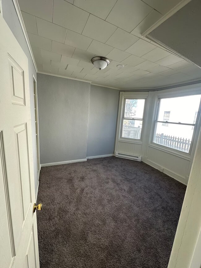 Foto del edificio - 64 McElwain Ave