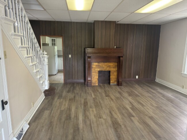 Building Photo - 407 N 7th St