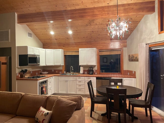 Foto del edificio - 28625 Willow Rd