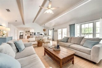 Building Photo - 150 Guadalupe Dr