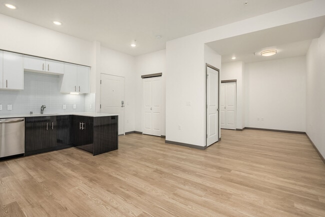 Interior Photo - Sixth & Alder