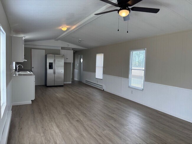 Foto del edificio - 2 BED, 2 BATH NEWLY REMOLDED MOBILE HOME IN PARK LOCATED IN EAGLE SPRINGS