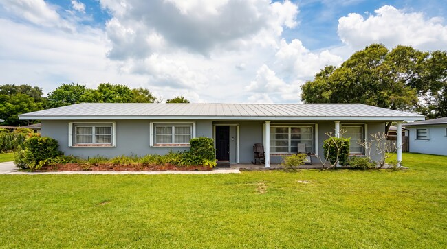 Foto del edificio - 4007 Greenwood Dr