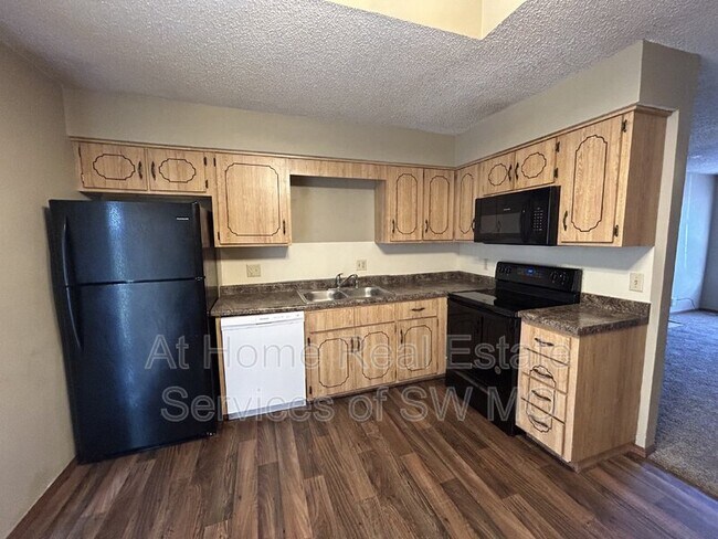 Building Photo - 3381 S Farm Rd 135