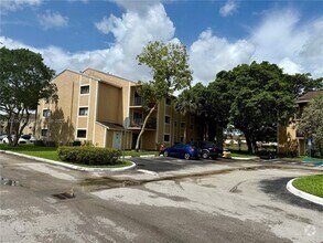 Building Photo - 350 Palm Cir W