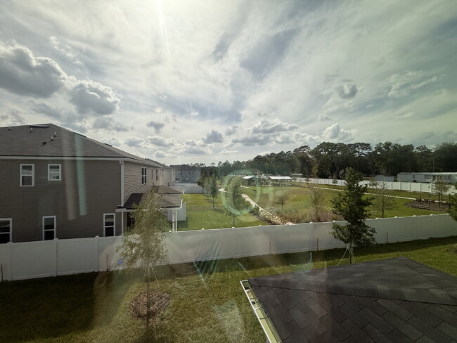 Foto del edificio - 6850 Rhapsody Rd