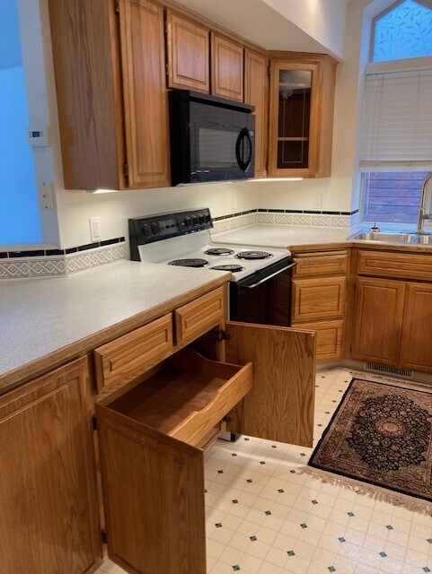 Foto del edificio - 18317 E Riverway Ave