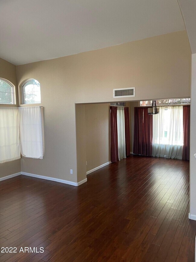 Foto del edificio - 1628 E Glenhaven Dr