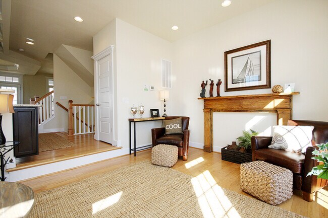 Foto del edificio - Inviting End-Unit Old Trail Townhome