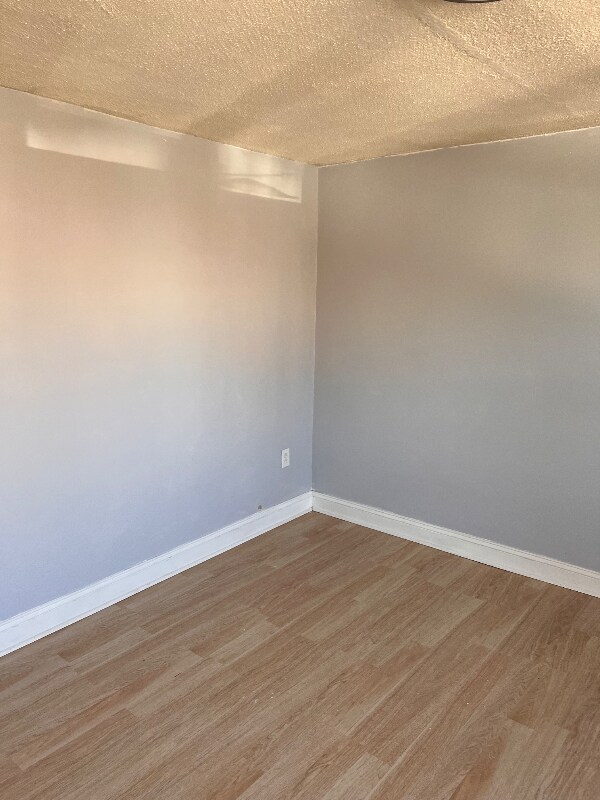 Foto del edificio - 7004 Clover Ln