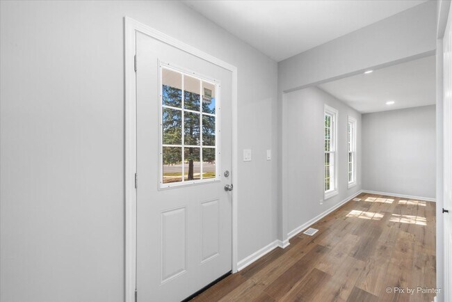 Building Photo - 731 Hickory Ln
