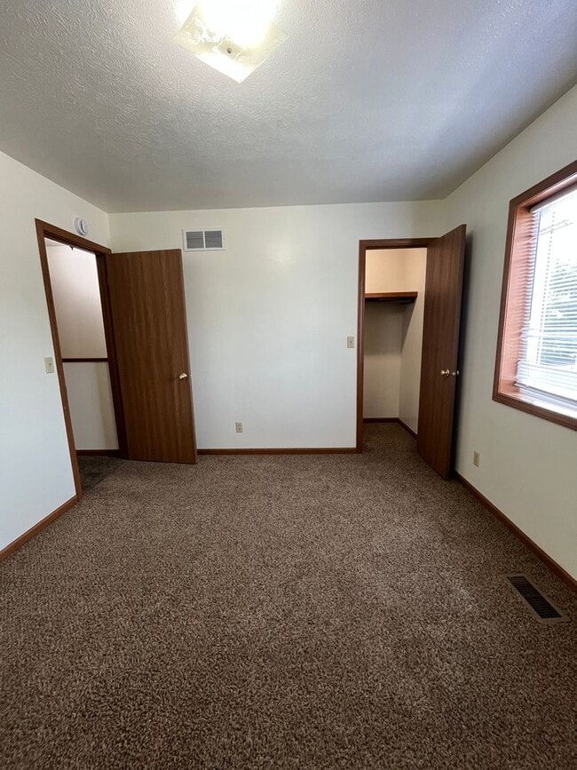 Building Photo - 124 Watertower Ct