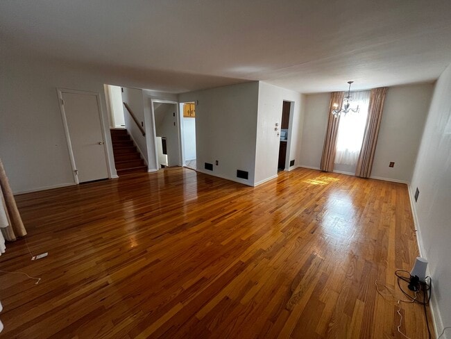 Building Photo - Competitively Priced 3 bedroom Single Fami...