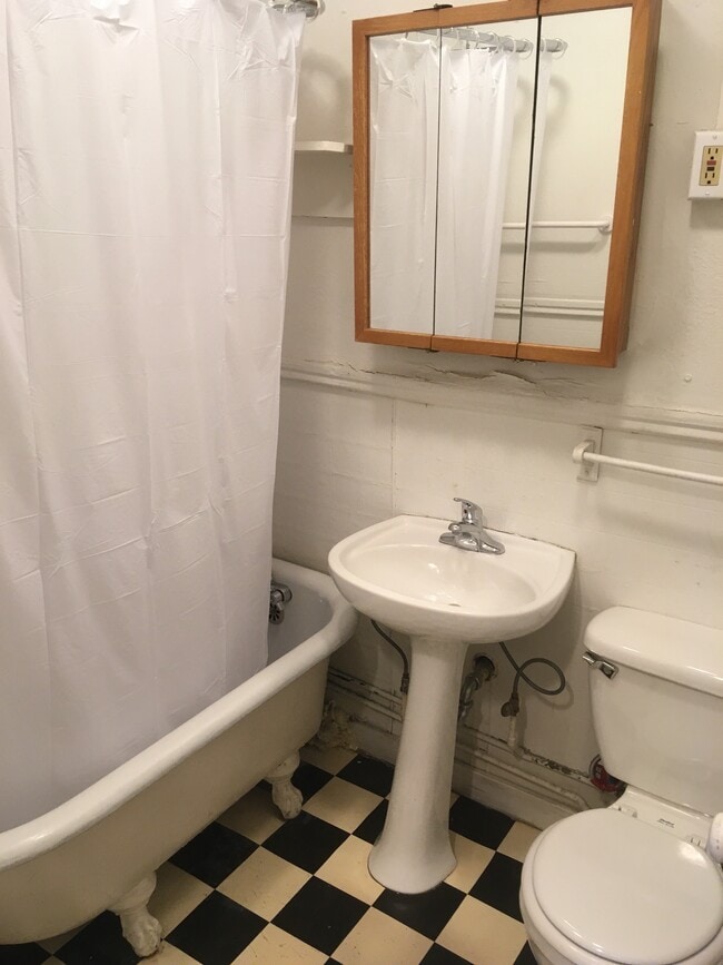 Building Photo - Spruce Place Apartments