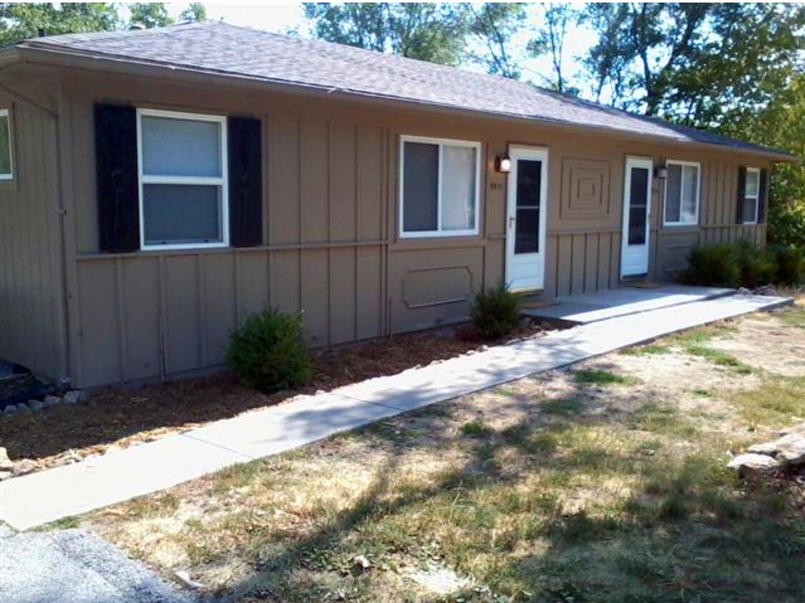 9511 W 54th House for Rent in Shawnee, KS