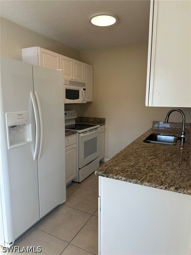 Foto del edificio - 4621 Bayshore Dr