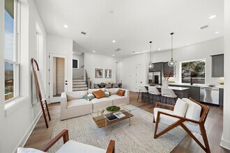 Building Photo - 835 Rachel St