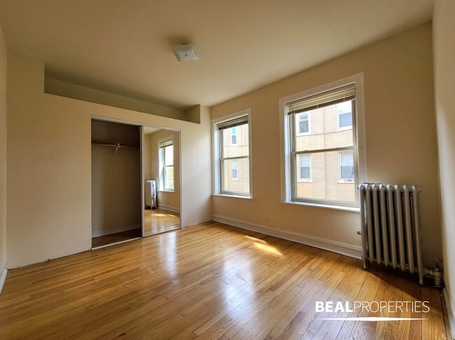 Building Photo - 4229 N Paulina St