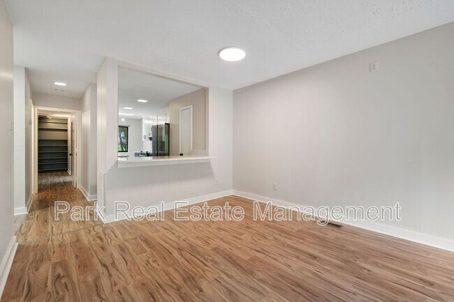 Foto del edificio - 60 Fernwood Ln