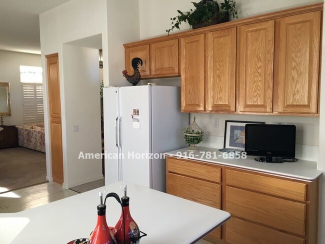 Foto del edificio - LEASED--Three Bedroom in Sun City Roseville