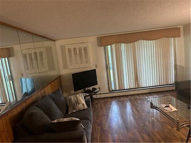 Foto del edificio - 4201 Lakeside Ave N