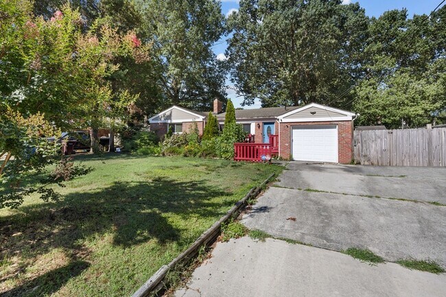 Building Photo - 1204 Fontana Ave