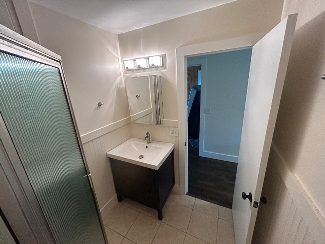 Building Photo - 516 Lemont Dr
