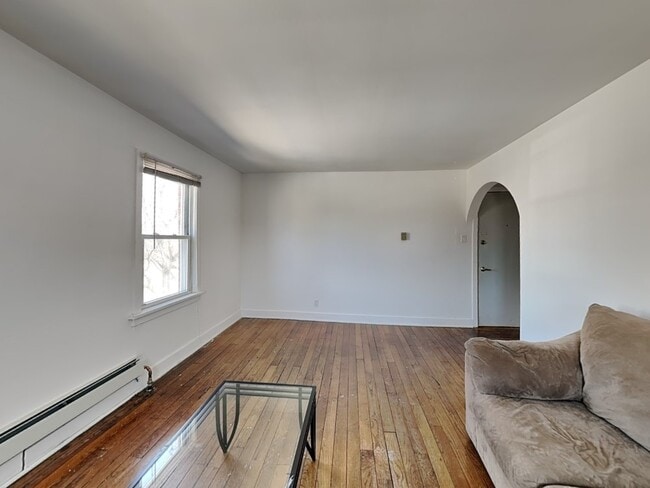 Building Photo - 33 E Chalmers St