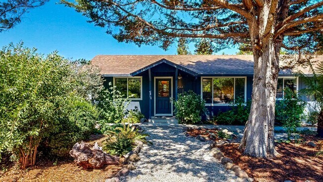 Building Photo - Gated, Tranquil 1 bedroom 1 bath with 1 ca...