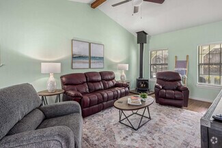 Building Photo - 2110 Loren Cir