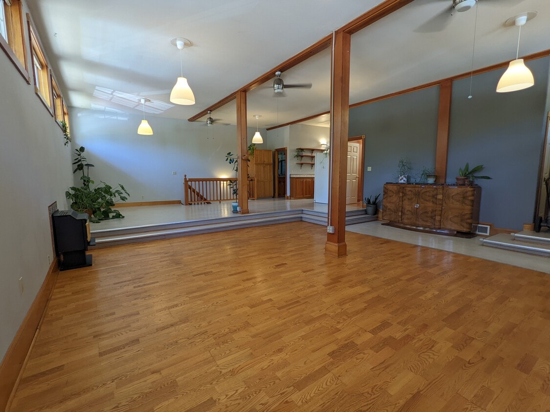 Primary Photo - 939 SE 35th Ave