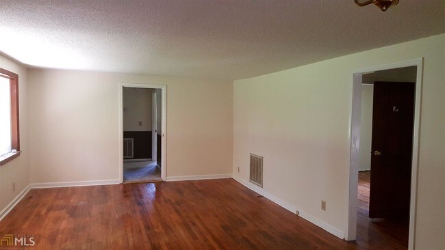Building Photo - 3177 Ridge Rd