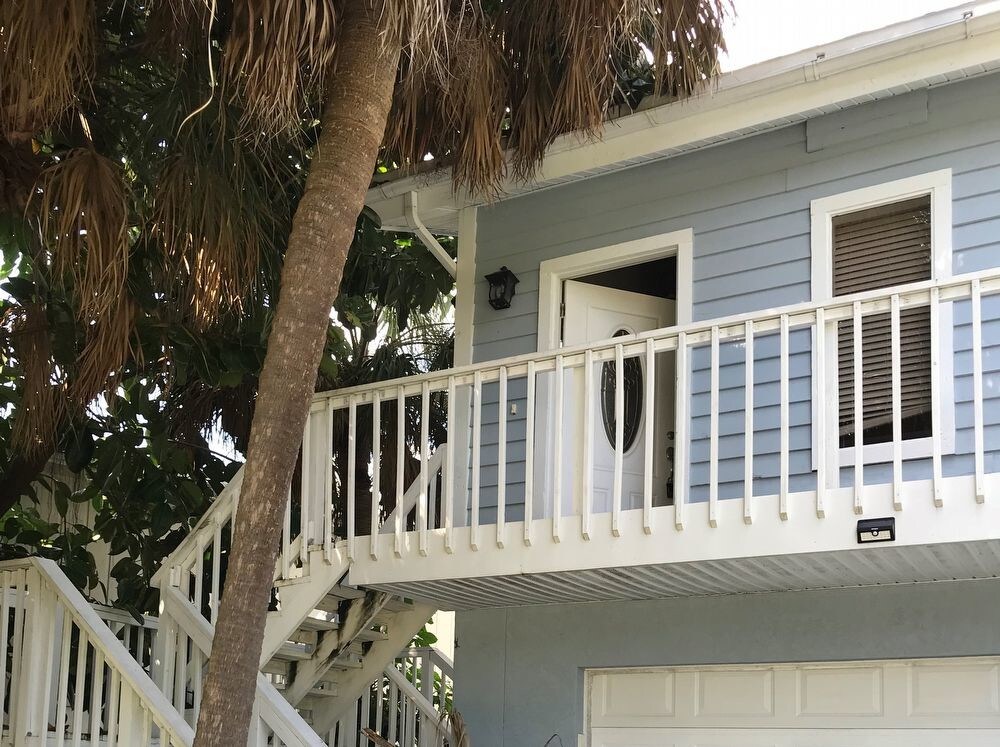 Primary Photo - 3/2/2 spacious stilt home