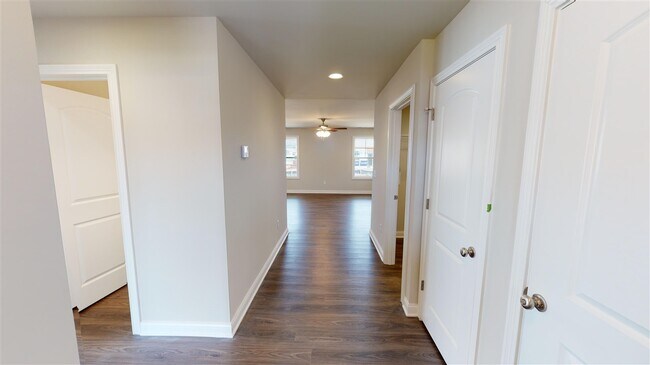 Building Photo - 7175 Seagraves Ct