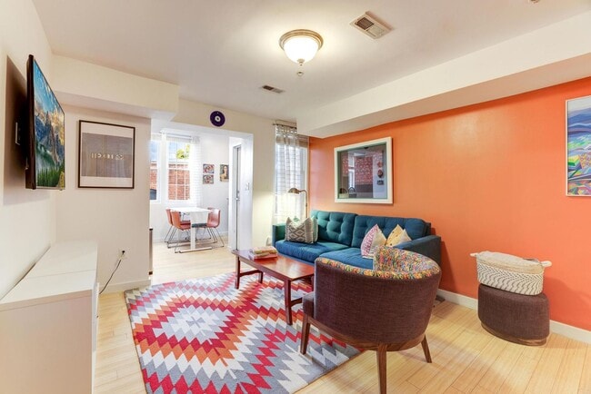 Building Photo - Updated  and Open Plan One Bed/One Bath 16...