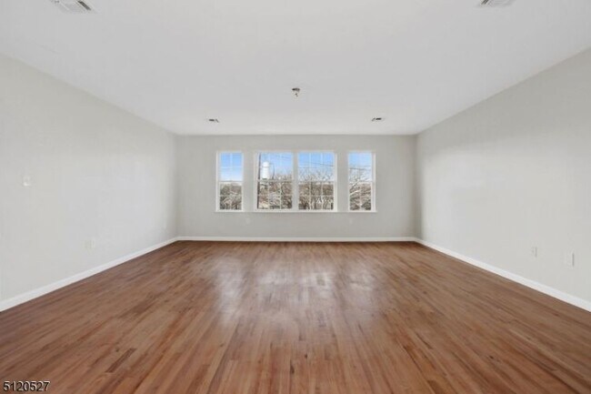 Building Photo - 362-364 S 7th St