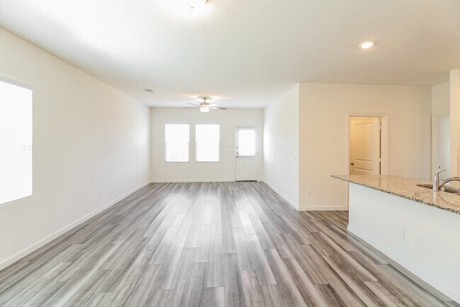 Building Photo - 4020 Scarlet Oak Ln