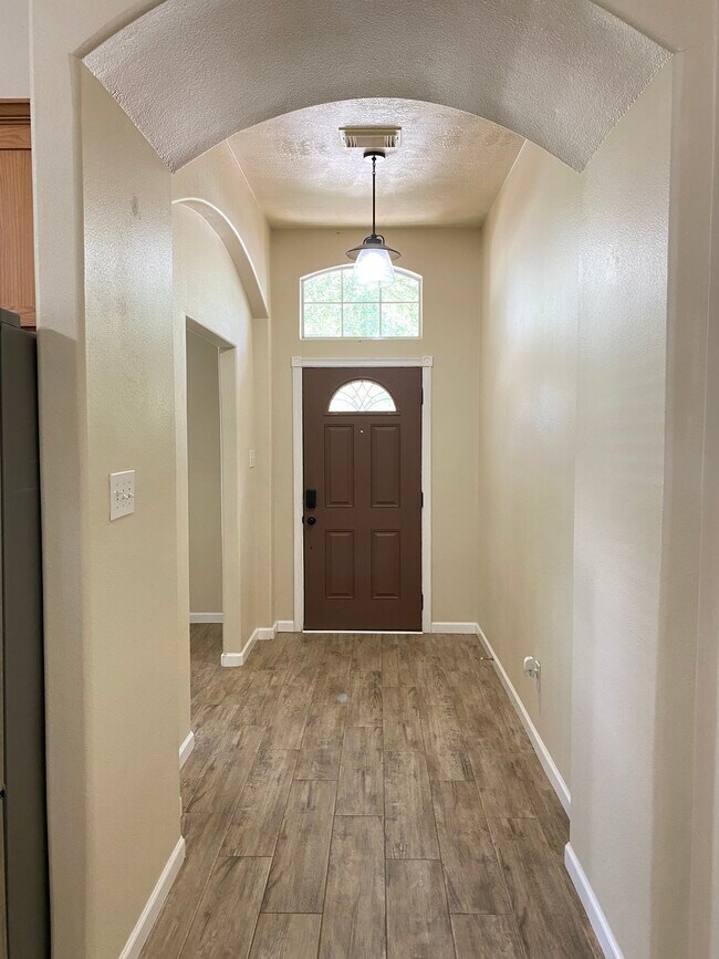 Foto del edificio - 17802 Oakridge Canyon Ln