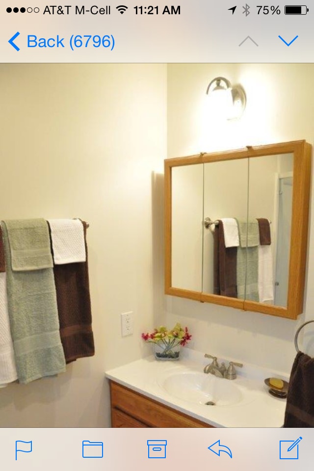 baño - 109 S Laurel Ave