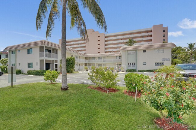Foto del edificio - 1450 N Riverside Dr