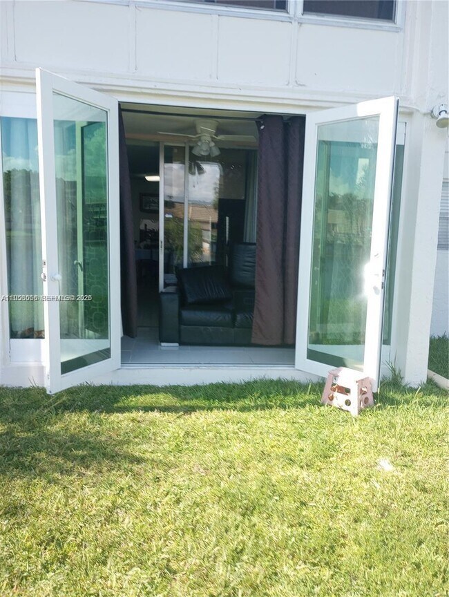 Building Photo - 8130 Sunrise Lakes Blvd