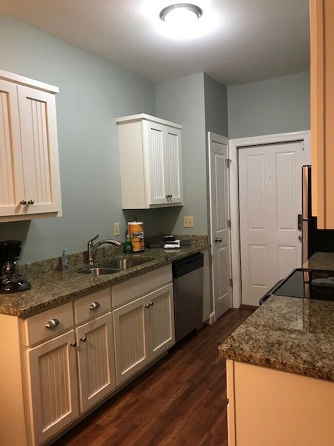 Building Photo - Spacious 3 Bed 3 Bath Available Fall 2025!