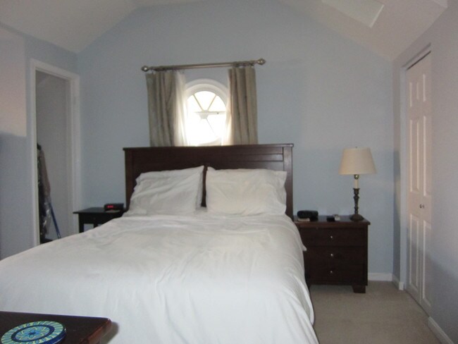 Master bedroom - 1100 N Stafford St