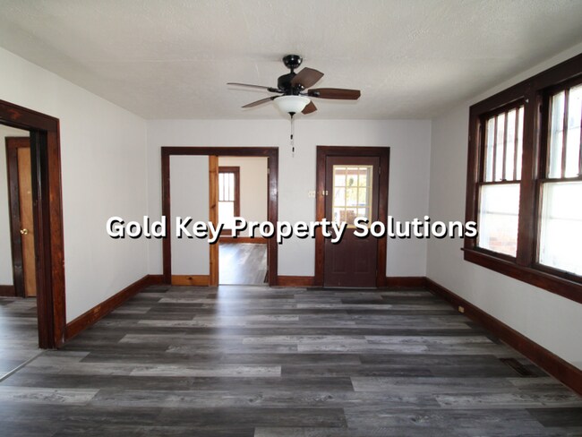 Foto del edificio - Updated 3 BR 1 BA House with New Flooring and Paint (SECTION 8 APPROVED)