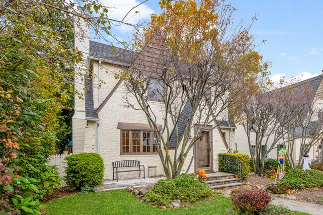 Foto del edificio - 39 Hillcrest Ave