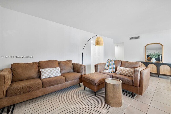 Foto del edificio - 241 W Park Dr