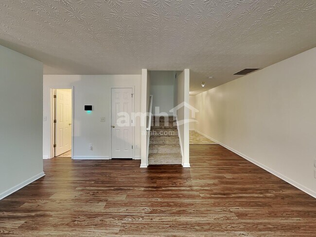 Foto del edificio - 659 Shadow Lakes Dr
