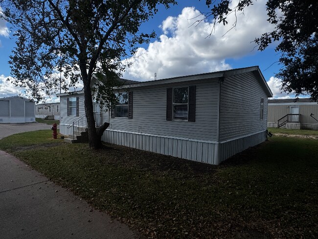 Foto del edificio - 122 Fox Meadow Dr