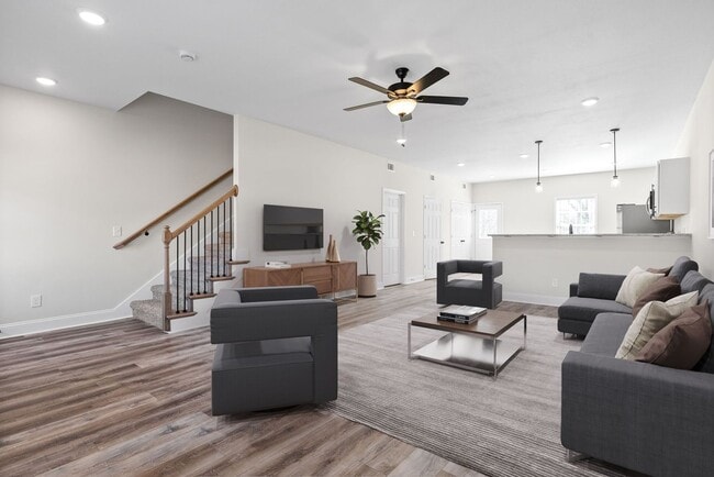Building Photo - 3 Bedroom Pet Friendly Townhome For Rent Near Heritage Park!